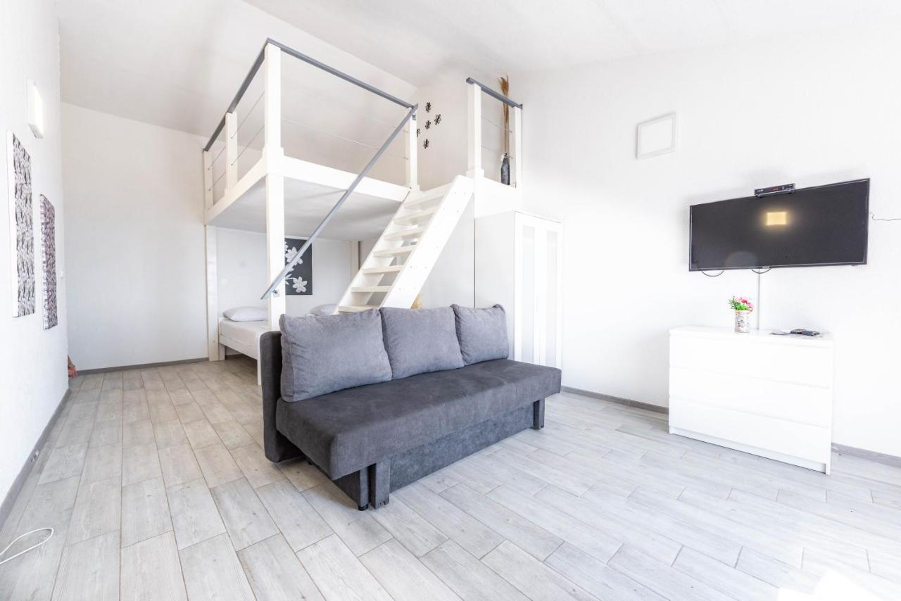 Villa Apartments Anifil Novalja Ngoại thất bức ảnh