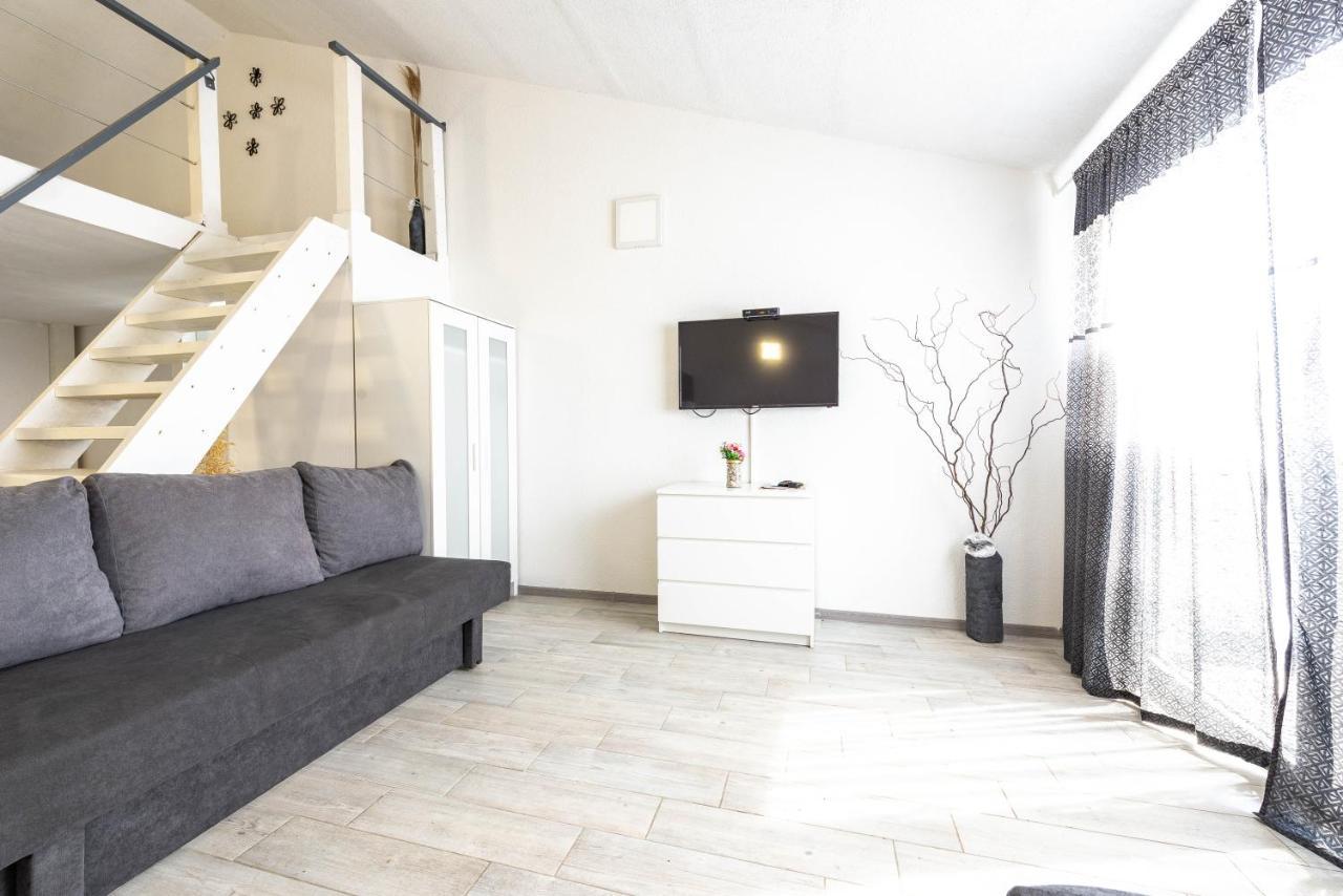 Villa Apartments Anifil Novalja Ngoại thất bức ảnh