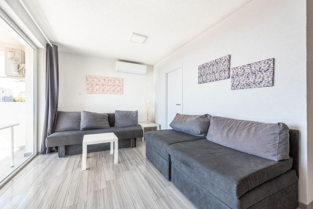 Villa Apartments Anifil Novalja Ngoại thất bức ảnh