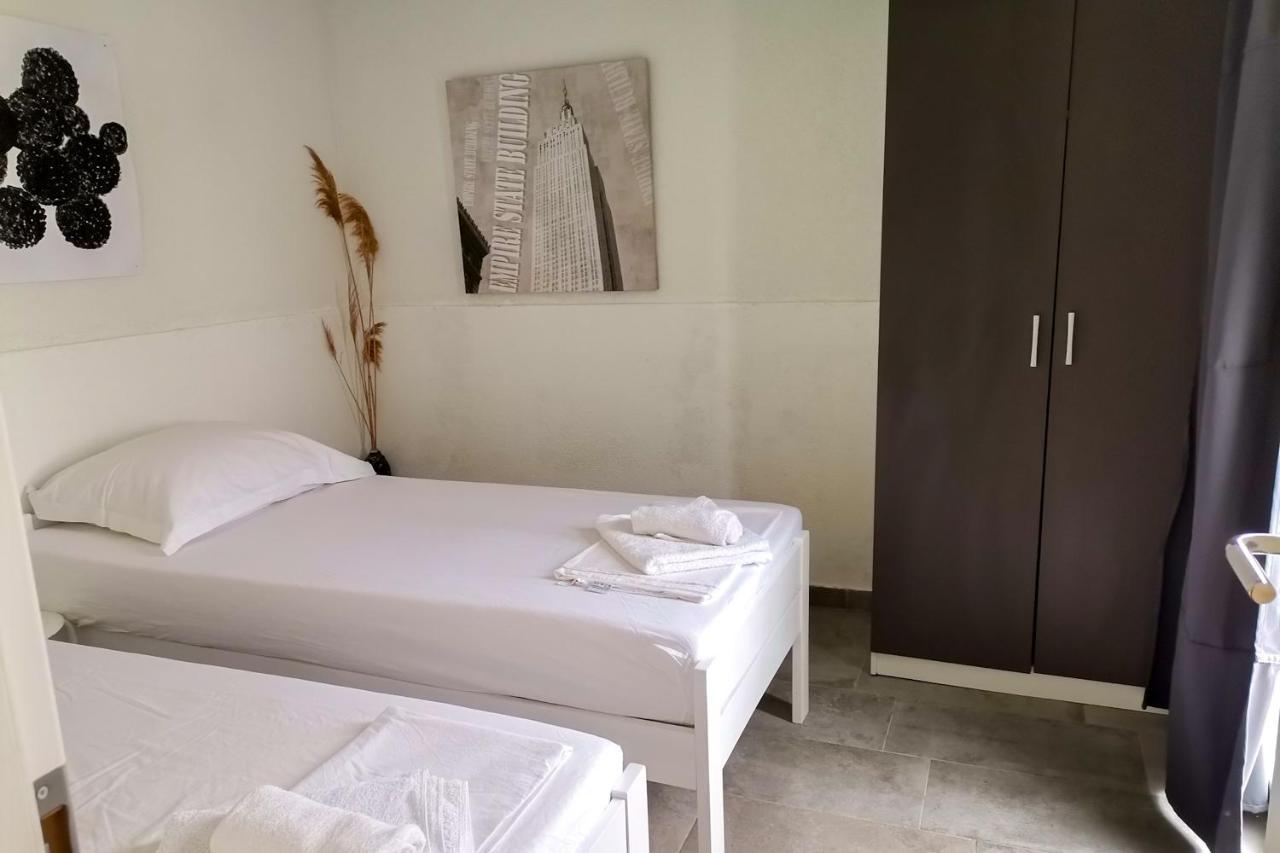 Villa Apartments Anifil Novalja Ngoại thất bức ảnh