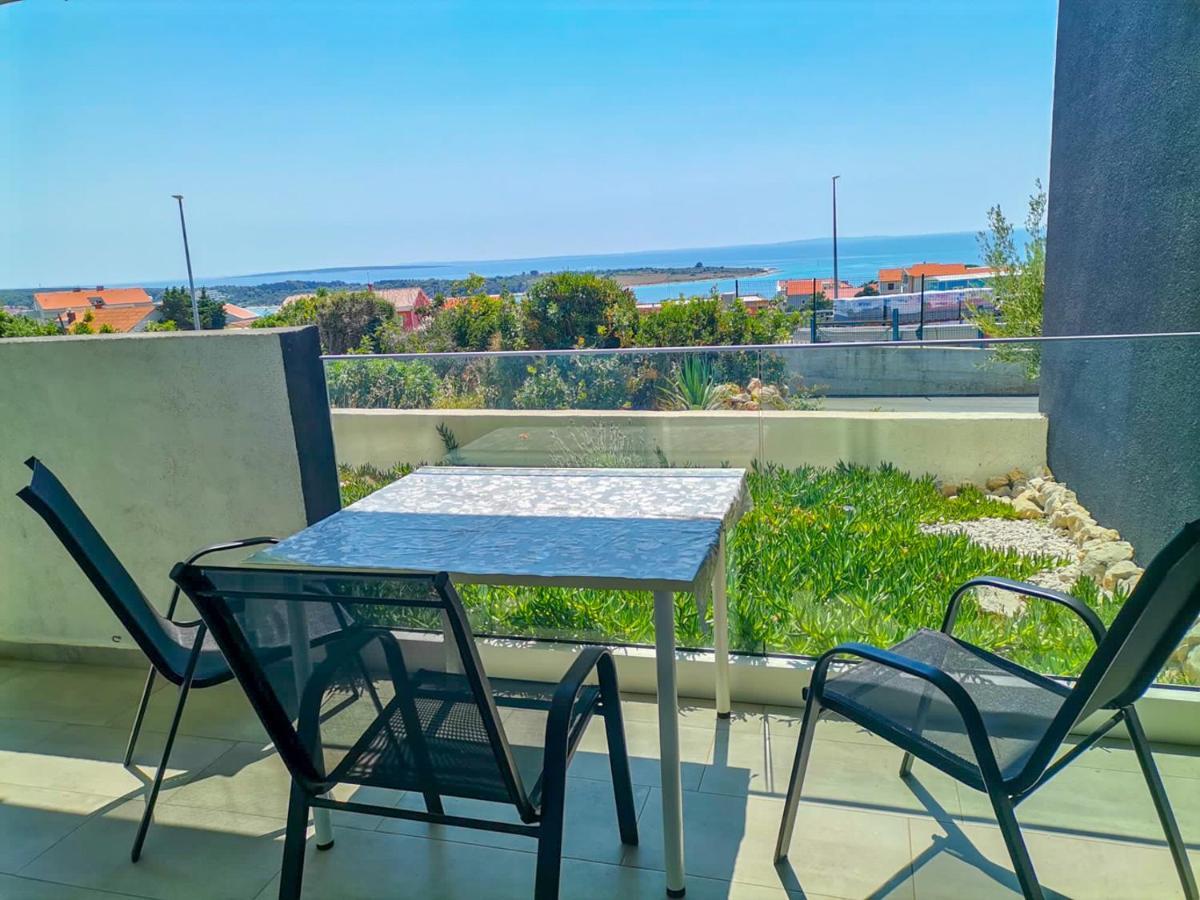 Villa Apartments Anifil Novalja Ngoại thất bức ảnh